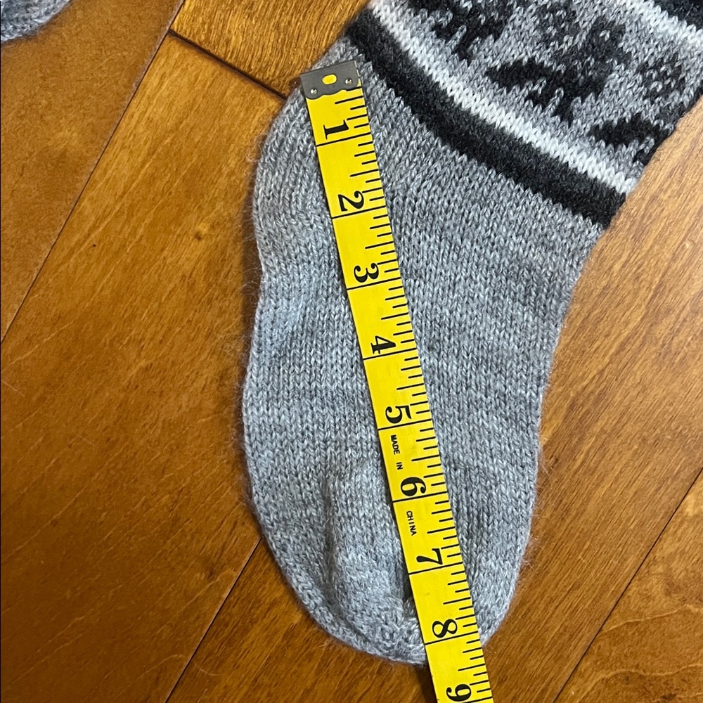 Hand Knitted Wool Acrylic Blend Grey Winter Socks One Size Vintage Inspired - Picture 6 of 6